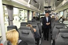 Ovidio Rodeiro en un recorrido en el autobús interurbano desde Betanzos hasta el centro de A Coruña.