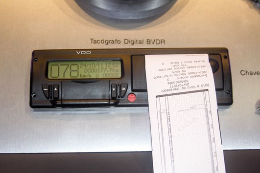 Un tacógrafo digital.