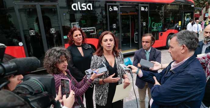 Granada inicia un nuevo sistema de pago en los autobuses urbanos