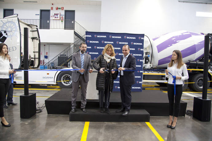 Momento de la inauguración del nuevo servicio oficial de Scania en Málaga.