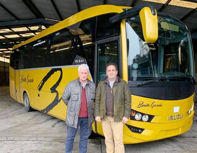 El nuevo midibús Isuzu de Autocares Benito García.