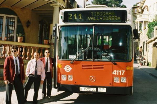 La primera línea de autobús del barrio en Barcelona cumple 20 años