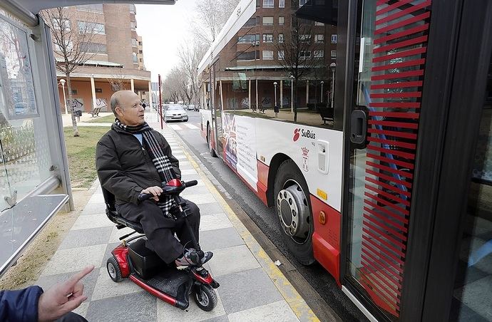 Albacete regula el acceso de sillas de ruedas con motor al autobús