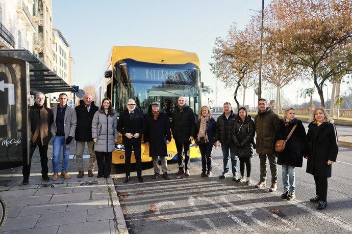 Lleida presenta cinco nuevos autobuses eléctricos para su flota