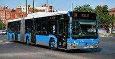 Autobús interurbano de la Empresa Municipal de Transporte en Madrid.
