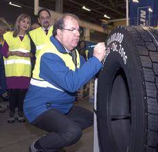 Acto conmemorativo por la fabricación del neumático 50 millones.