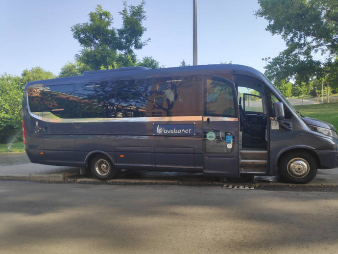 Un microbús de BusBanet.
