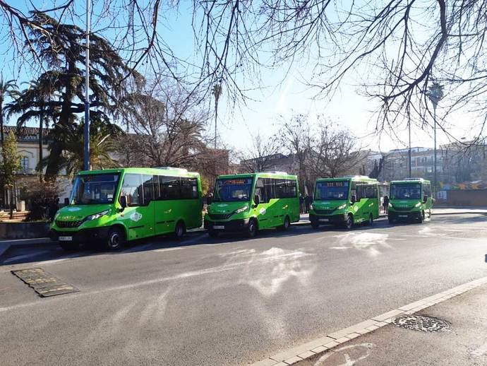 Córdoba estrena cuatro minibuses Mobi City L7 a gas natural