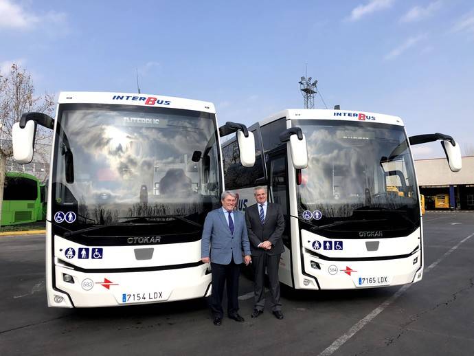 Los dos nuevos vehículos Otokar de Interbus.