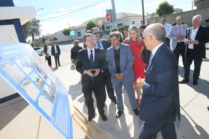 El presidente de Castilla La Mancha, Emiliano García-Page, ha visitado las obras finalizadas en Tembleque.