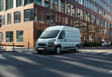 Peugeot presenta su furgoneta 100% el&#233;ctrica, la eBoxer