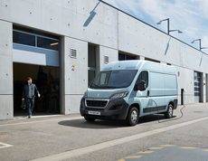 Peugeot presenta su furgoneta 100% eléctrica, la eBoxer