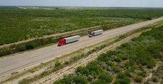 Daimler Trucks conduce camiones conectados digitalmente en carreteras seleccionadas en Oregon y Nevada.