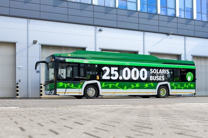 Solaris celebra la fabricación de su autobús número 25.000