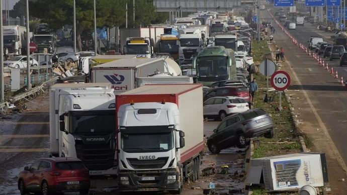 El 95% de los camiones mantienen actividad normal pese a inundaciones de la DANA