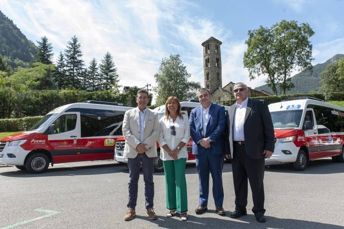 Seis microbuses de Integralia para el transporte comunal de Andorra