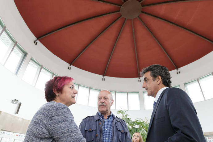El consejero de Industria de Cantabria, Francisco Martín, en su visita a las obras de mejora de la estación de autobuses de Reinosa.