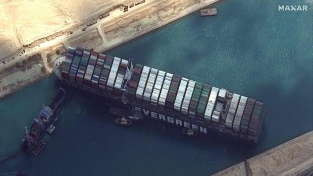 El Canal de Suez afecta al transporte y los carburantes