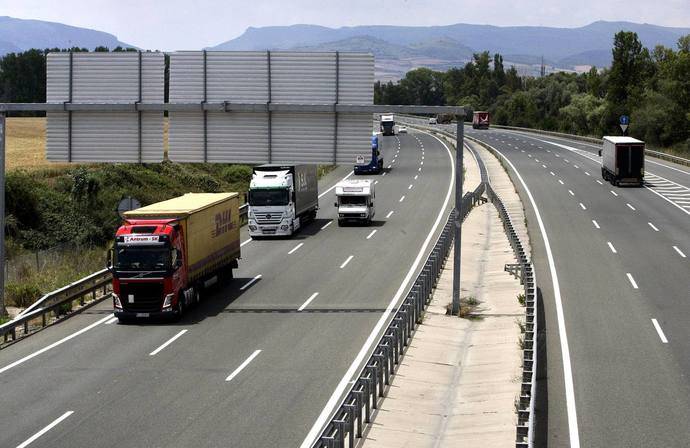 La DGT publica la nueva restricción de circulación para camiones en AP-1 y N-1