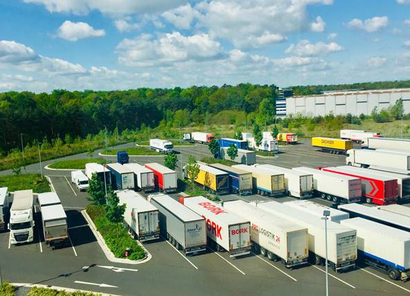 La ubicación logística de Rewe en Neu-Isenburg (cerca de Frankfurt), se une de forma estable a la red de Bosch Secure Truck Parking.