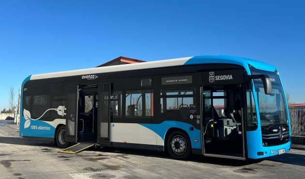 Segovia recibe tres nuevos autobuses eléctricos Mercedes-Benz eCitaro