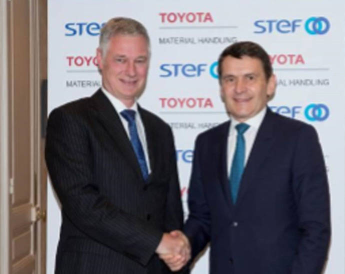 Matthias Fischer, Presidente de Toyota Material Handling Europe y Jean-Pierre Sancier, director general de Stef.