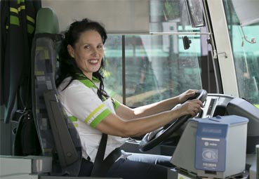 Titsa promueve el empleo femenino en el transporte