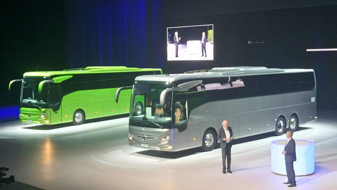 Mercedes-Benz presenta su nuevo autocar estrella, el Tourismo RHD