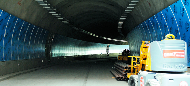 Fase final de la construcción de un túnel.