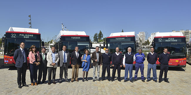 Presentación de los nuevos autobuses articulados de Tussam.
