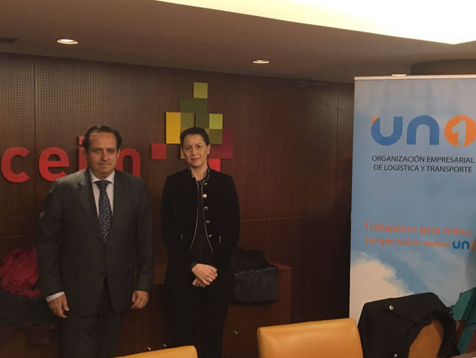 El presidente de UNO y de los empresarios de Madrid (CEIM), Juan Pablo Lázaro, se ha reunido con la directora del Aeropuerto Adolfo Suárez Madrid Barajas, Elena Mayoral.