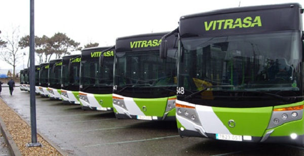 Varios autobuses de Vitrasa.