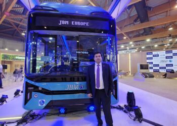 EcolifeE12: un autobús 100% eléctrico con materiales reciclados