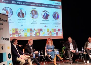 Dbus destaca el papel del transporte público como motor de un turismo sostenible en las 1ª Jornadas de Turismo y Movilidad