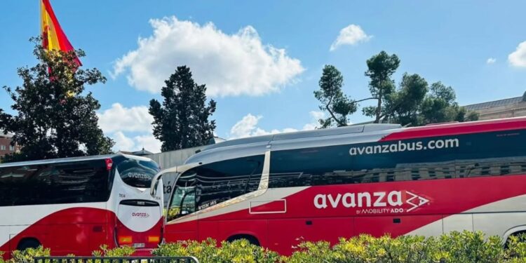 Avanza refuerza su flota: más del 50 % de sus buses ya son de bajas emisiones