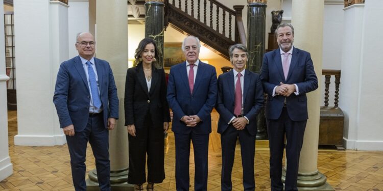 Sernauto y Fundación Ibercaja acuerdan una alianza estratégica para liderar la movilidad