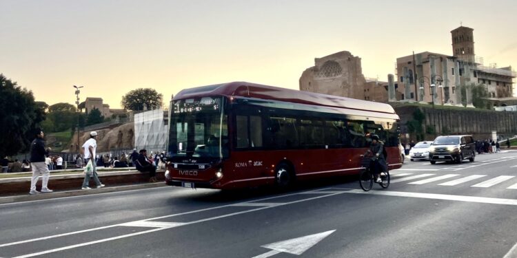 Roma aumenta su flota e incorpora 14 nuevos autobuses 100% eléctricos de Iveco Bus