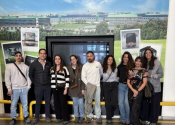 Alumnos de Confebus visitan la fábrica de Mercedes-Benz y Setra en Estambul