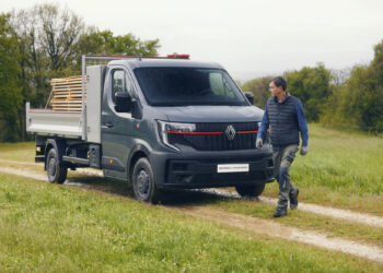 Renault Trucks amplía su ofensiva en vehículos industriales ligeros con los nuevos Master Red