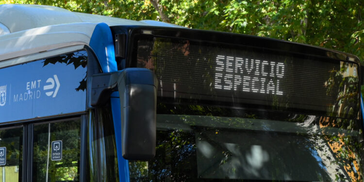 EMT Madrid activa dos líneas especiales para personas sin hogar