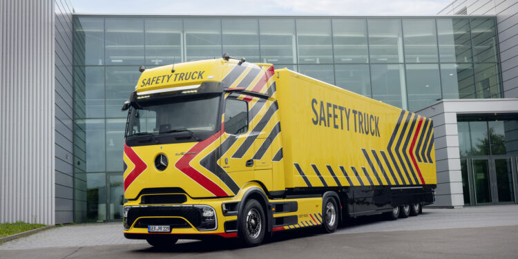 Mercedes-Benz eleva el estándar de seguridad en el transporte pesado