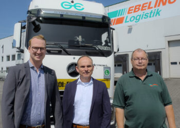 Ebeling Logistik moderniza su flota con camiones diésel y eléctricos de Mercedes