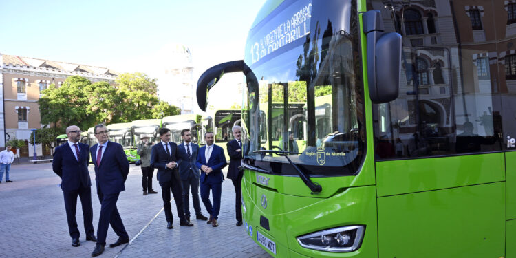 Murcia da un salto hacia la movilidad eléctrica con 12 nuevos autobuses sostenibles