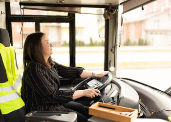España multiplica los carnés de autobús en la última década, pero al Sector le siguen faltando conductores