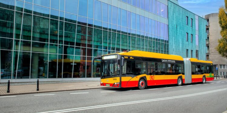 Varsovia amplía su flota eléctrica con 50 nuevos autobuses articulados Solaris