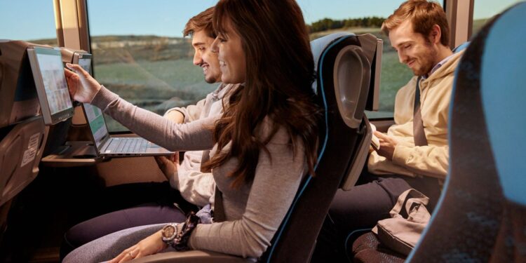 Más de 8,3 millones de viajeros elegirán como transporte el autobús estas Navidades