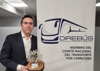 Juan Manuel Sierra recibe el «Olivo de Plata 2025» por su trayectoria en el asociacionismo