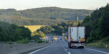 Transportes flexibiliza los tiempos de conducción para mediar dicho impacto