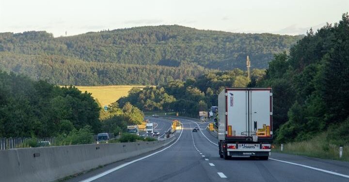 Transportes flexibiliza los tiempos de conducción para mediar dicho impacto