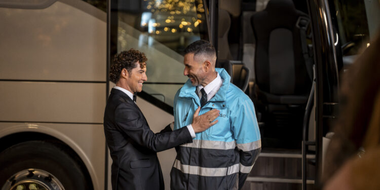 Alsa lanza su campaña navideña con David Bisbal y más de 3,6 millones de plazas